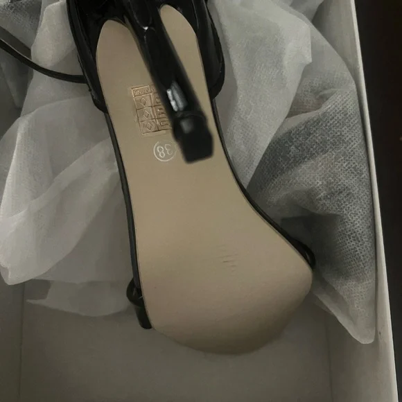 Black Stiletto Heels new in box size 7.5 - Picture 3 of 5